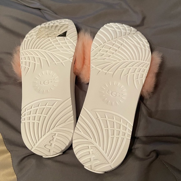 Comfy Barbie! Brand New, Never Worn UGG Slides/Slipper - Picture 4 of 5